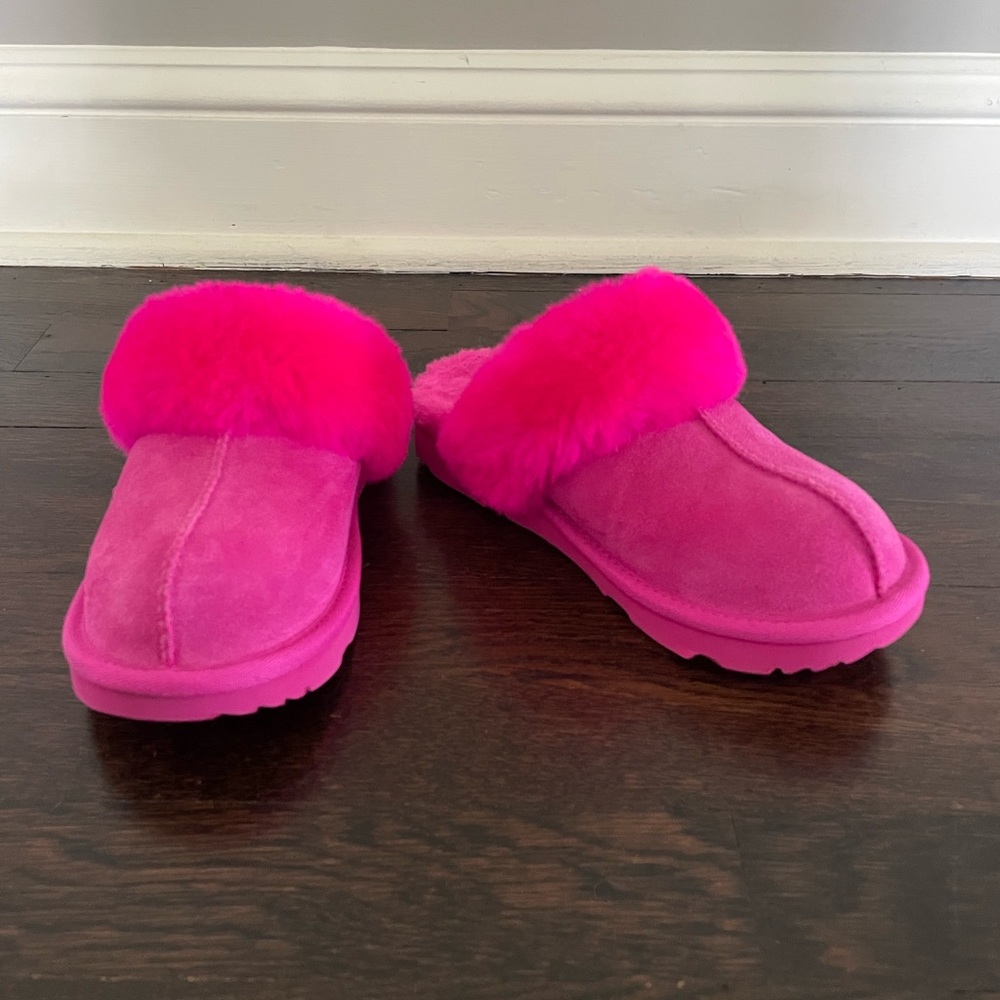 Ugg Big Kid Cozy II Slippers in Hot Pink Size 3